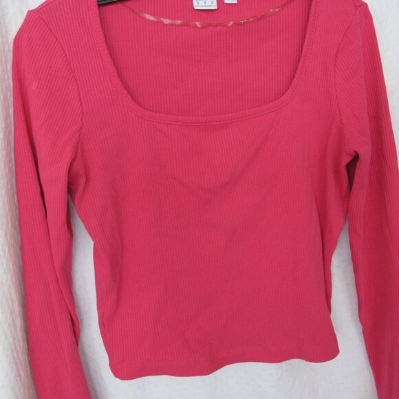 Puma Crop Top - Picture 2 of 9